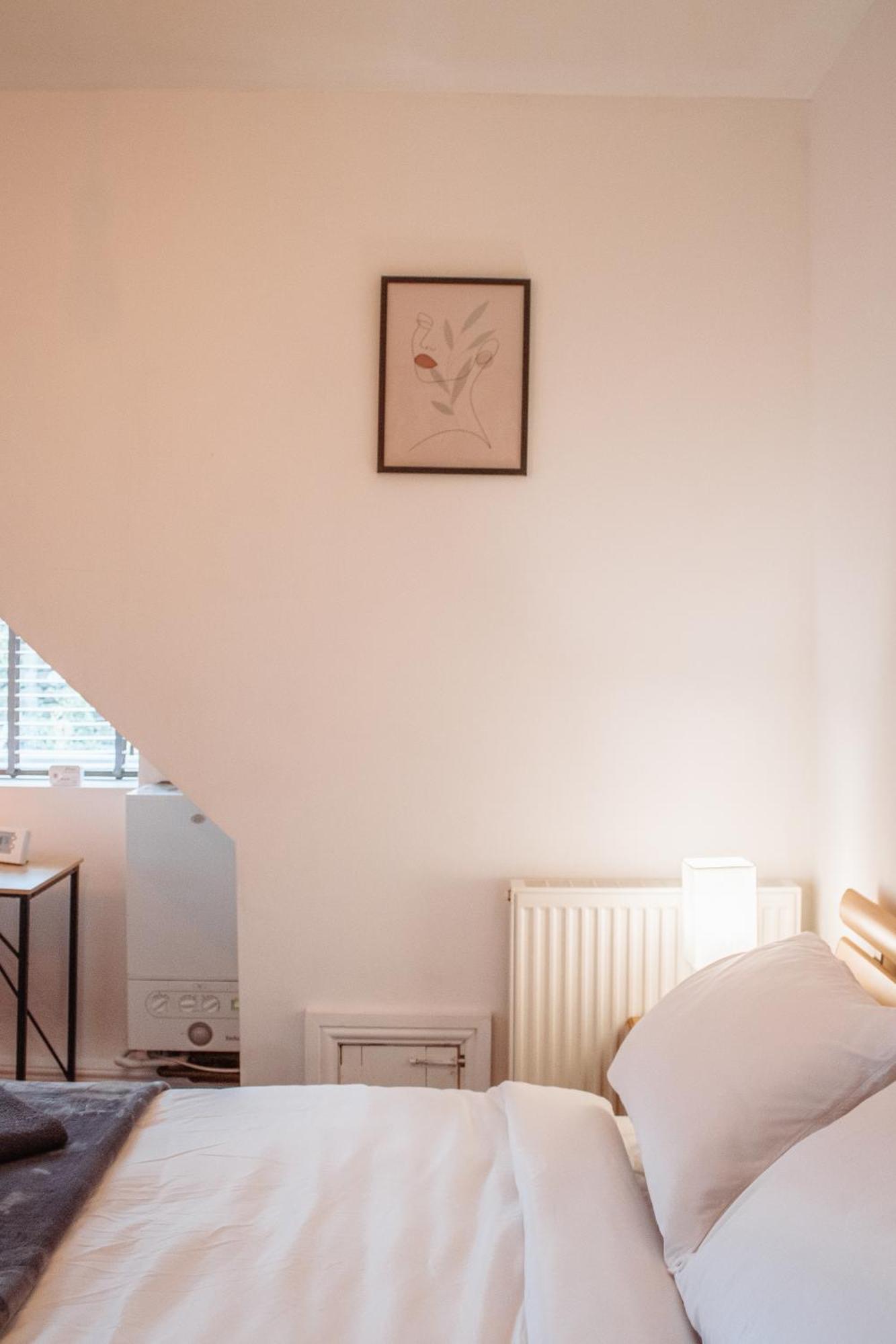 Spacious Flat With Free Parking Apartment ฮาร์โรเกต ภายนอก รูปภาพ